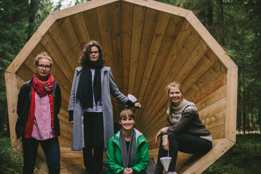 Estonian-students-build-amazing-unplugged-walk-in-megaphones-in-the-middle-of-nowhere1__880