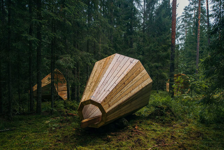 Estonian-students-build-amazing-unplugged-walk-in-megaphones-in-the-middle-of-nowhere5__880