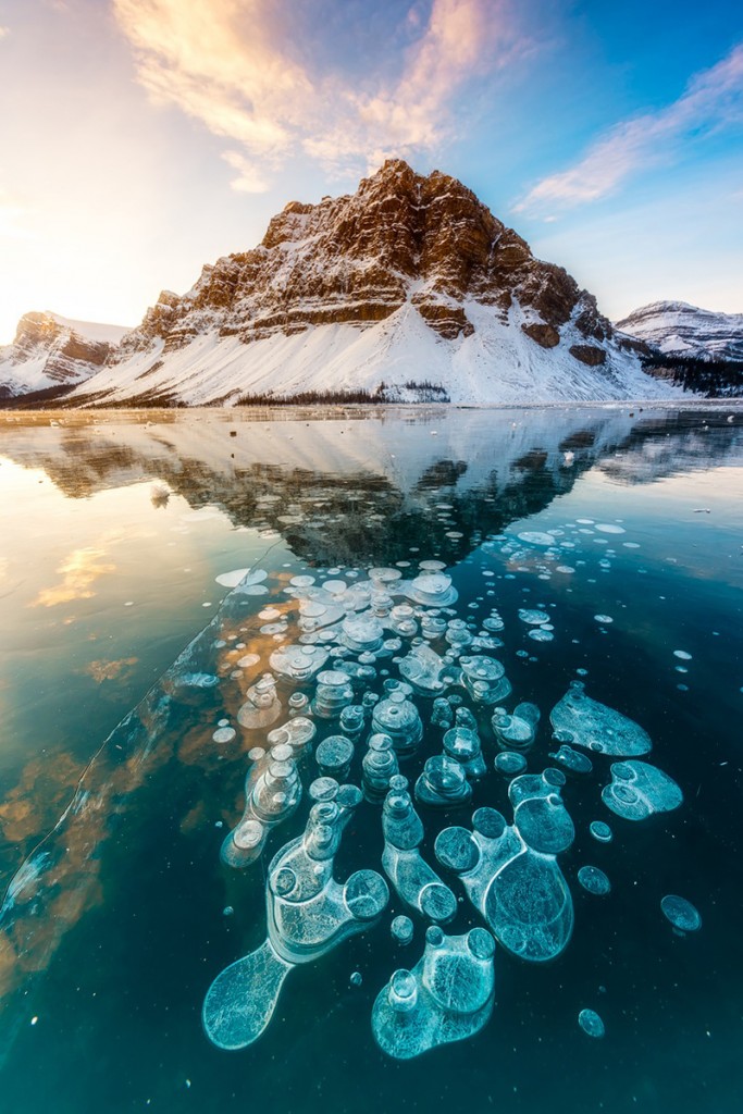 Stunning-Frozen-Air-Bubbles-at-Abraham-Lake-Canada_designrulz-4