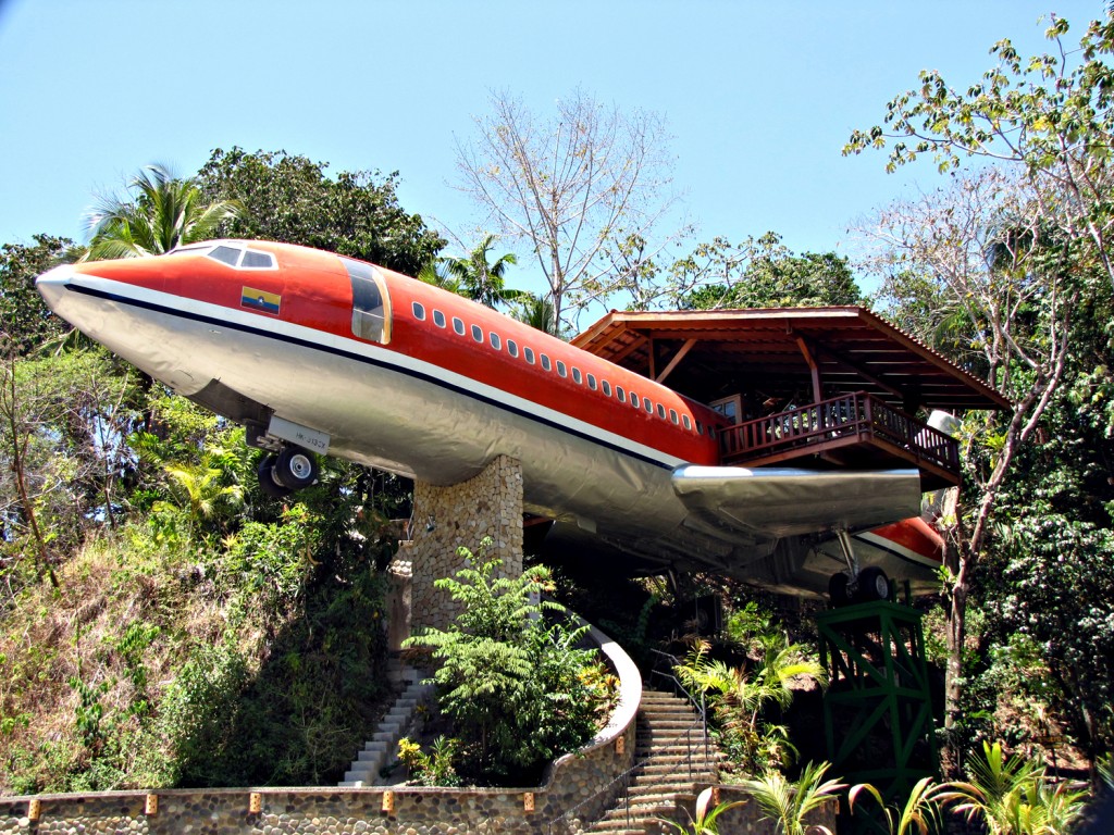 Vintage-1965-Boeing-727-Transformed-into-Hotel-in-Cost-Rica-homesthetics-6
